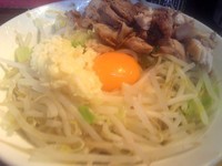 「油そば　麺少なめ、にんにく　800円」@ラーメン髭の写真