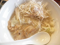 「塩葱らぁめん+ワンタン　「800円+無料」」@らあ麺 みかみの写真