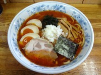 「辛いラーメン並（700円）＋半熟玉子＋玉ねぎ」@一陽来福の写真