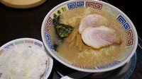 「塩ラーメン(＋サービスライス)700円」@麻布ラーメン 麻布十番店の写真