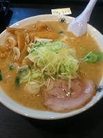 「味噌ラーメン 中盛 (ギタギタ、メンママシ)」@こってりらーめん誉 新松戸店の写真