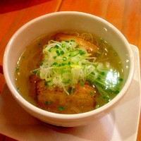 「淡麗塩そば(チャーシュートッピング)」@麺処まるわ Chinese Styleの写真