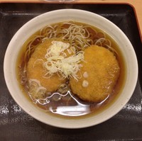 「【本日のサービスメニュー】コロッケそば（￥300）」@梅もと 虎の門店の写真