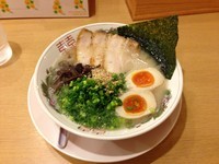 「特製長浜ラーメン」@博多長浜ラーメン 翔龍 小田原ぶらり横丁店の写真