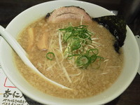「魚介しょうゆラーメン　鯵（あじ）：背脂あり（大盛り）」@俺らラーメン ちょもらんまの写真