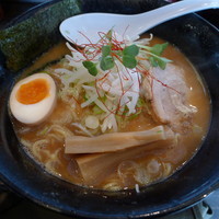 「吹上ラーメン 並＋チャーシュー丼　750＋200＝900円」@つけ麺 らーめん 研究所の写真
