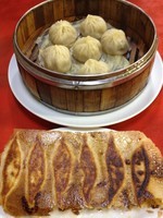 「鍋貼(羽根つき焼き餃子)￥３００」@中国家庭料理 你好 本店の写真