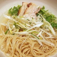 「塩そば+替玉（無料）　700円」@亀戸らぁ麺 零や 船橋店の写真