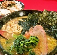 「ラーメン(麺硬め)＋チャーシューまぶし(450円＋180円)」@家系ラーメン 王道の写真