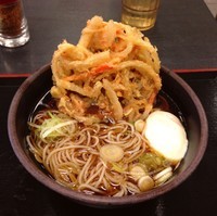 「かけ（￥260）＋温玉（￥50）＋かき揚げ（クーポン）」@ゆで太郎 芝浦二丁目店の写真