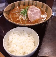 「赤味噌らーめん（￥550）※」@北海道らぁめん 伝丸 四谷四丁目店の写真