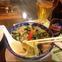 「グリーンカレー麺￥９８０＋ネパールBEER」@インド・ネパール料理 KAMANA 川越西口店の写真