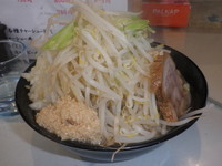 「濃厚にぼし・中（７００円）野菜・ニンニク・玉ネギ」@にぼ次郎の写真