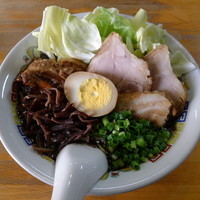 「肉肉ラーメン　950円」@熊本らーめん 育元の写真