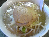 「小ラーメン 麺少なめ ニンニクカラメアブラ 700円」@ラーメン二郎 新宿小滝橋通り店の写真