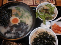 「牛骨ラーメン＋ミニ肉めし丼セット（１２００円）」@新日本焼肉党の写真