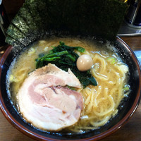 「ラーメン＋海苔 （650円＋0円）」@濃厚豚骨ラーメン 濱虎家の写真