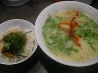 「Bランチ(香味徳ラーメン白(こってり)+豚丼)」@牛骨ラーメン 香味徳の写真