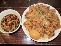 「肉盛りつけ麺並780円＋肉増し250円＋無料味玉」@魁 肉盛りつけ麺 六代目けいすけの写真