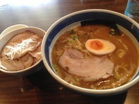 「中華そば大盛（定番スープ）＋麦豚飯」@中華そば 麦家の写真