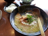 「豚骨味噌らーめん６８０円」@豚骨らーめん 神豚の写真