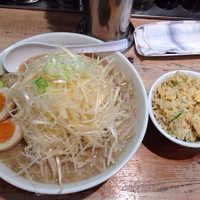 「ネギミソラーメン+味玉+ミニチャーハン（850+50円+ランチサ」@大慶の写真