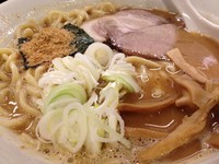 「ラーメン (大盛無料) 750円」@つけ麺 紋次郎 大阪駅前第二ビル店の写真