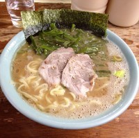 「ラーメン中盛（￥700）＋くきわかめ（￥200）」@まこと家の写真