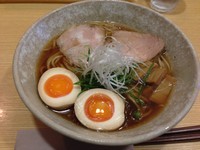 「らーめん (650円) (+味付け玉子)」@山﨑麺二郎の写真