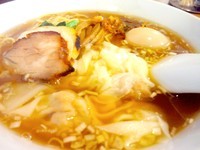 「ワンタン麺850円＋味玉100円＋揚げねぎ（無料）」@らーめん穀雨の写真