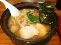 「濃厚鶏骨醤油そば」@濃厚鶏そば 麺屋武一 新橋本店の写真