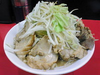 「並ラーメン＋豚増し（ヤサイ、ニンニク少々）」@びんびん豚の写真