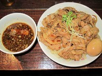 「肉盛りつけ麺並780円＋無料肉増し＋無料味玉」@魁 肉盛りつけ麺 六代目けいすけの写真