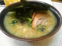 「ラーメン中盛り(麺硬め)700円」@横浜ラーメン 三代目家の写真