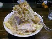 「特☆野菜とんこつラーメン(全部増し+中盛り)」@らーめんの円熟屋 大里店の写真