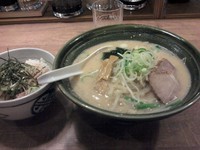 「味噌ラーメンとチャーシュー丼のランチセット的なメニュー」@手作りの味噌らーめん 味噌樽の写真