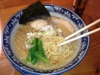 「龍神醤油ラーメン」@龍神麺の写真