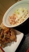 「ぶっかけうどん(冷)280円+春菊入り野菜かき揚げ150円」@つるまる 恵比寿店の写真