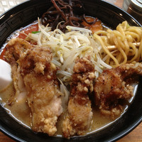 「メガ唐揚げＤＸラーメン   980円」@ラーメン専門 味一の写真