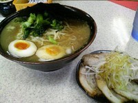 「味玉チャーシューメン中盛り(麺硬め油多め味濃いめ)900円」@横浜ラーメン 三代目家の写真