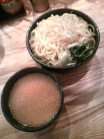 「豚骨白胡麻つけ麺（大盛）370円(ｵｰﾌﾟﾝｻｰﾋﾞｽ)」@自家製麺 つるぎ屋の写真