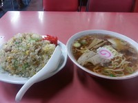 「ラーメンとチャーハン」@源来軒の写真