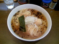 「醤油味玉ラーメン　大盛り」@麺処那奈の写真