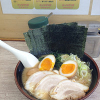 「三國屋スペシャル 醤油豚骨」@横濱家系らーめん 三國家 南本宿店の写真