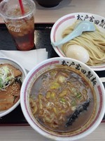 「つけ味玉ソバ250g(900)円、肉丼セット200円」@松戸富田製麺 三井アウトレットパーク木更津店の写真