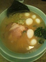 「醤油豚骨ラーメン（うずらトッピング）」@横浜醤油豚骨ラーメン 銀十の写真