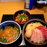 「チャーシュー濃厚魚介つけめん(中盛り)＋ほんのり燻製半熟煮卵」@麺屋 一燈の写真