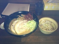 「濃厚醤油ラーメン650円➕ミニチャーシュー丼(限定100円)」@ら麺 はちにの写真