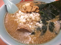 「限定　醤油とんこつ＋煮卵」@ラーメン山岡家 笛吹店の写真