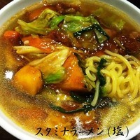 「スタミナラーメン（塩Ver.） 700円」@スタミナラーメン 馬しゃ屋の写真